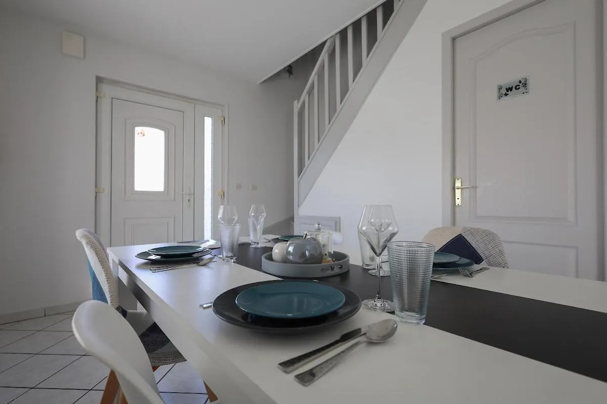Holiday home L'Emeraude Loyettes
